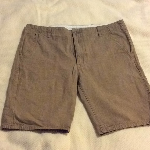 levi khaki shorts